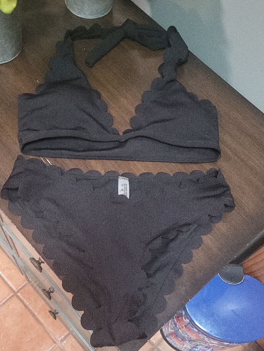 SHEIN Black Scalloped Triangle Bikini Set